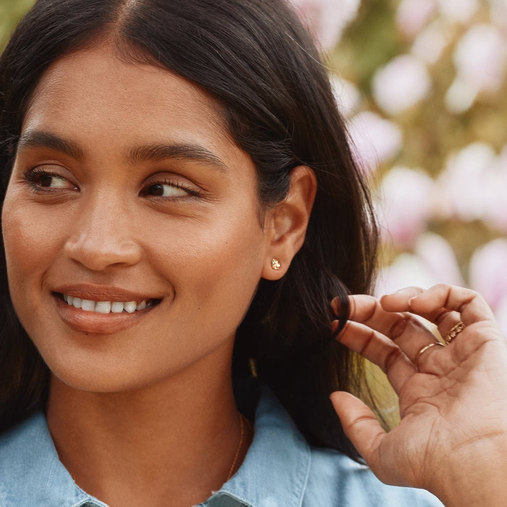 Alex Monroe Forget Me Not Stud Earrings with Itsy Bitsy Bee in Gold