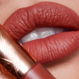 Charlotte Tilbury Airbrush Flawless Lip Blur