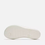 FitFlop IQUSHION Ergonomic Flip-Flops In Cream