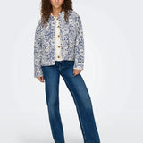 ONLY ONLHALLIE Quilted jacket in White/ Cloud Dancer