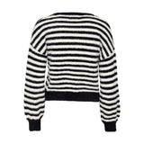ONLY Onlpiumo Fluffy Short Knitted Pullover in Black Stripes