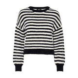 ONLY Onlpiumo Fluffy Short Knitted Pullover in Black Stripes