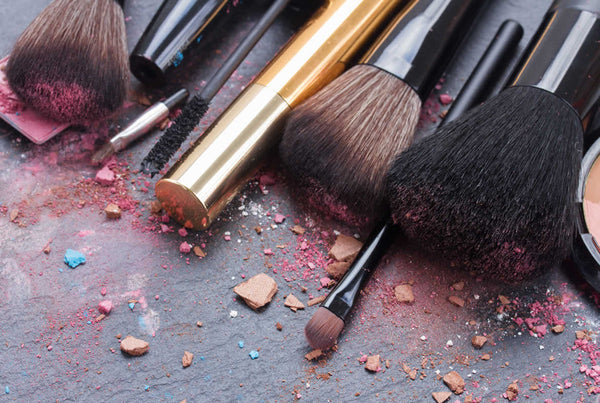 A LAZY GIRL’S GUIDE TO CLEANING BRUSHES