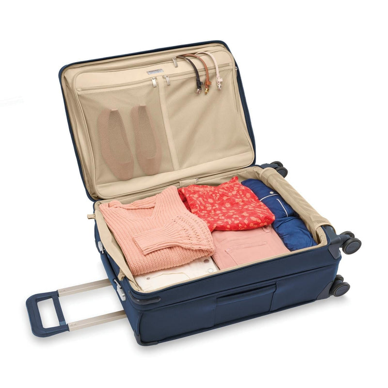 Briggs & Riley Medium Expandable Spinner Navy (61-69cm)