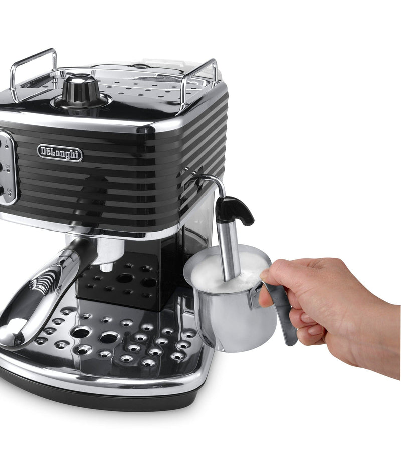 De'Longhi Scultura Coffee Machine in Black