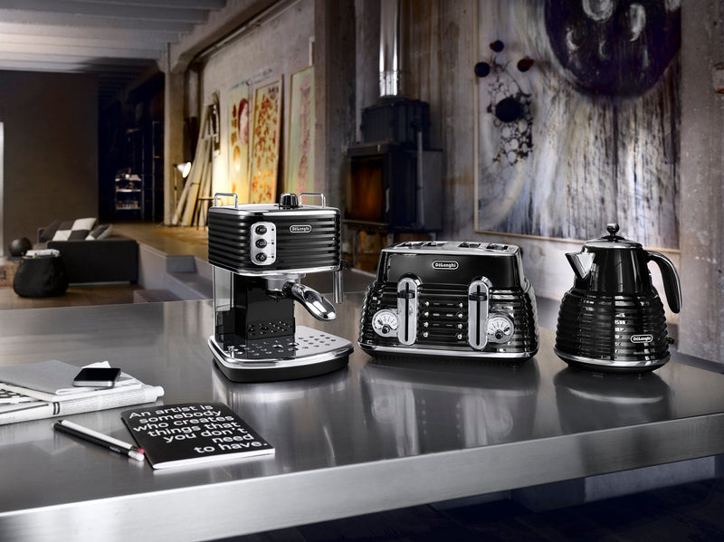 De'Longhi Scultura Coffee Machine in Black