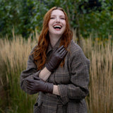 Dents Ginny Single-Point Lined Leather Gloves In Mocca