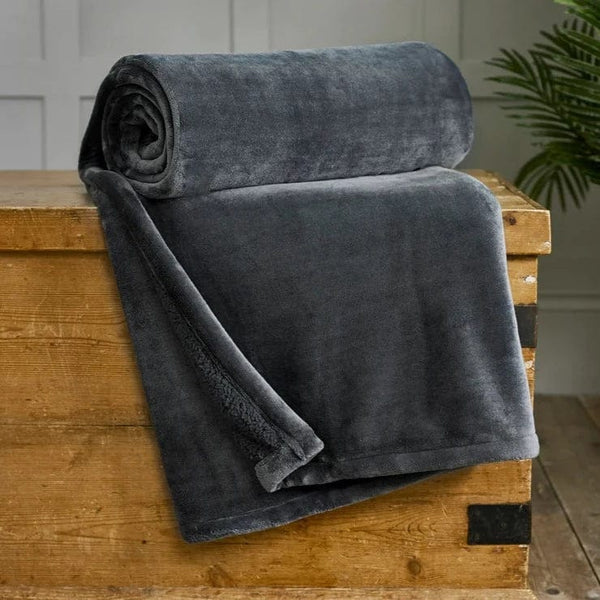 Deyongs Hudson Plain Flannel With Bonded Sherpa Back-Throw 140x180cm