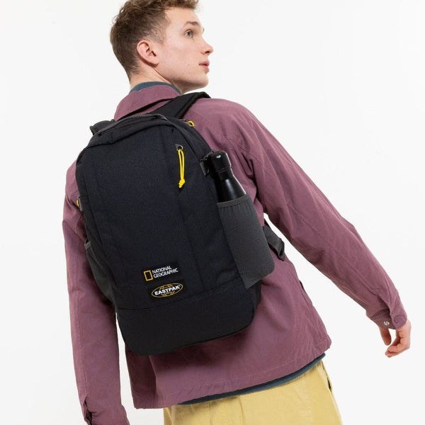 新品 Eastpak National Geographic カメラバックパック Eastpak National Geographic Camera Backpack In Black