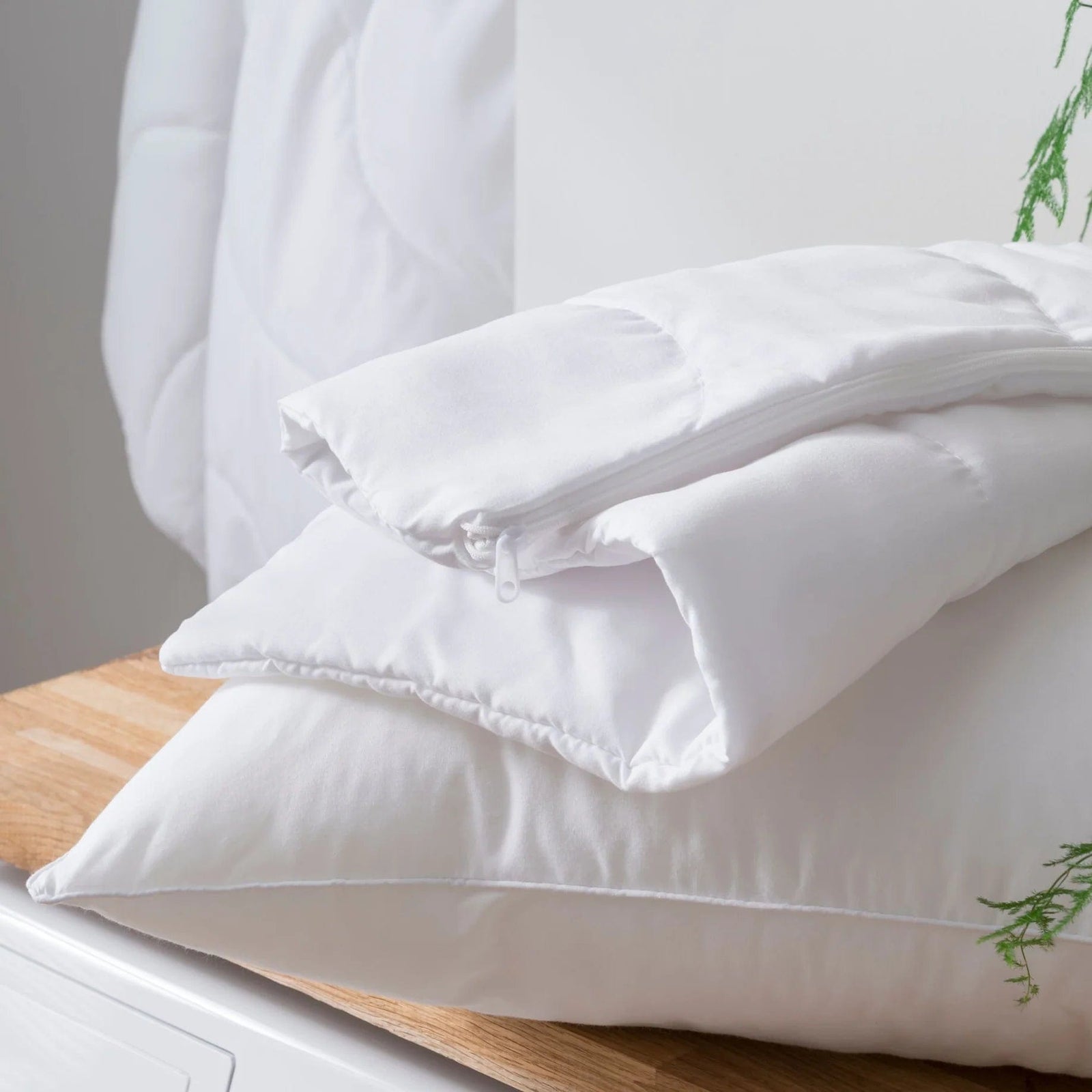 The Fine Bedding Company Spundown Pillow Protector Size SIngle