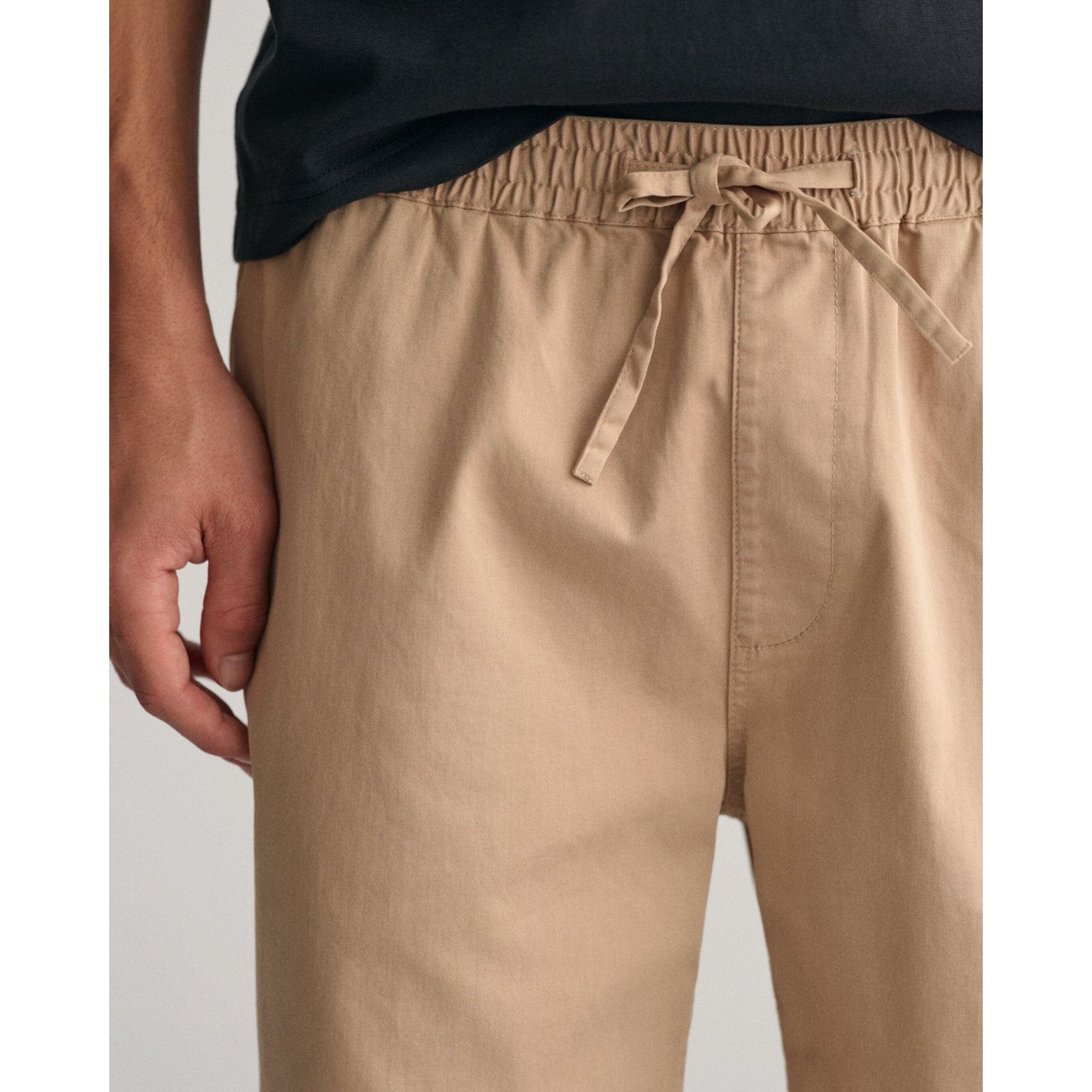 Gant Drawstring Logo Shorts in Dark Khaki