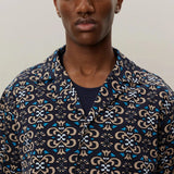 Les Deux Hendrix AOP SS Shirt in Dark Navy/Dark Sand