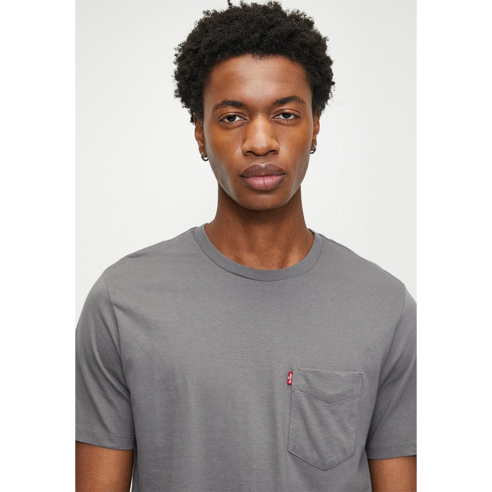 Levi's Classic Pocket Tee In Smoked Pearl