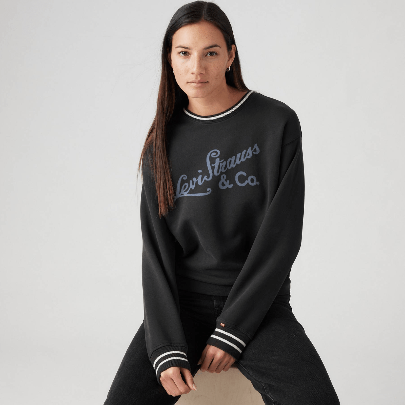 Black levi's sweatshirt womens online