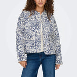 ONLY ONLHALLIE Quilted jacket in White/ Cloud Dancer