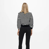 ONLY Onlpiumo Fluffy Short Knitted Pullover in Black Stripes