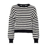 ONLY Onlpiumo Fluffy Short Knitted Pullover in Black Stripes