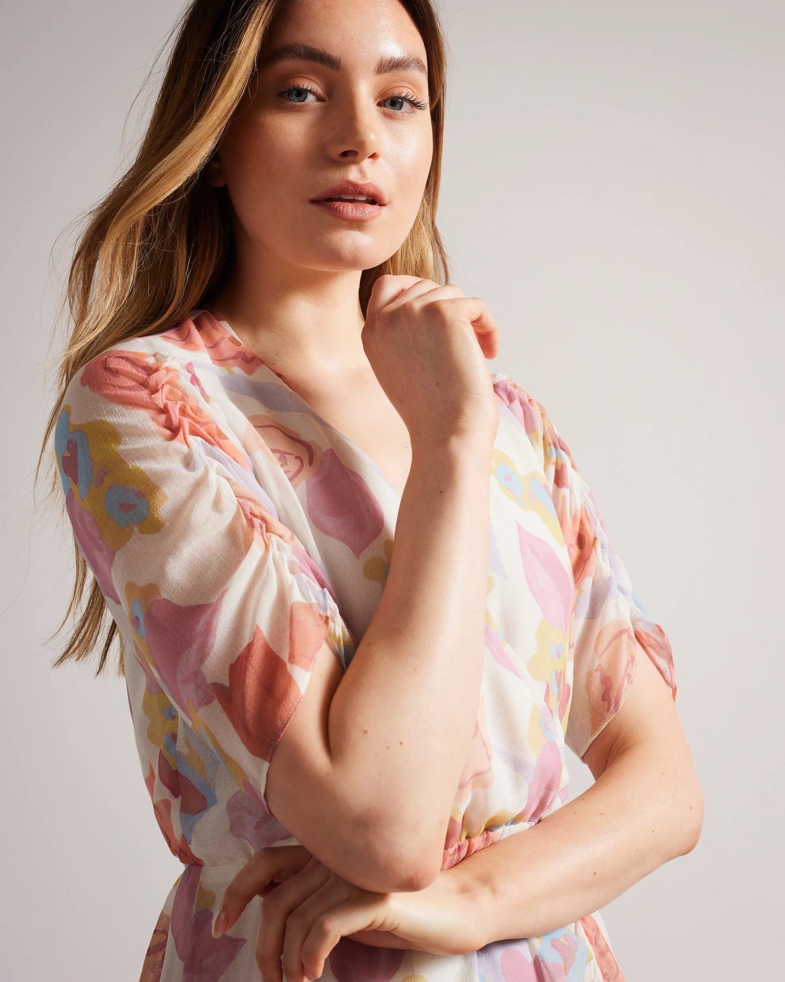 新作【TED BAKER】Juleah ルーシュスリーブミニワンピ Ted Baker Juleah Ruched Sleeve Detail Mini Dress Natural