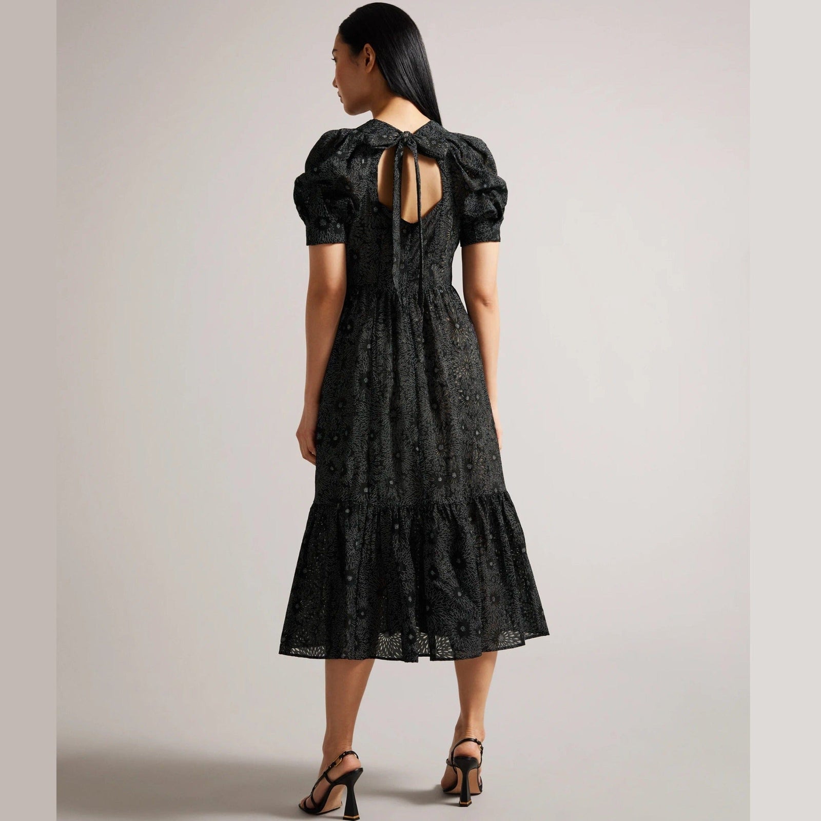 【TED BAKER】Meganie Puff Sleeve Tiered ワンピース ブラック TED BAKER】Meganie Puff Sleeve Tiered ワンピース ブラック