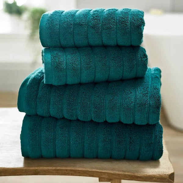 The Lyndon Company Ribbleton ZeroTwist Bath Towel In Dark Green