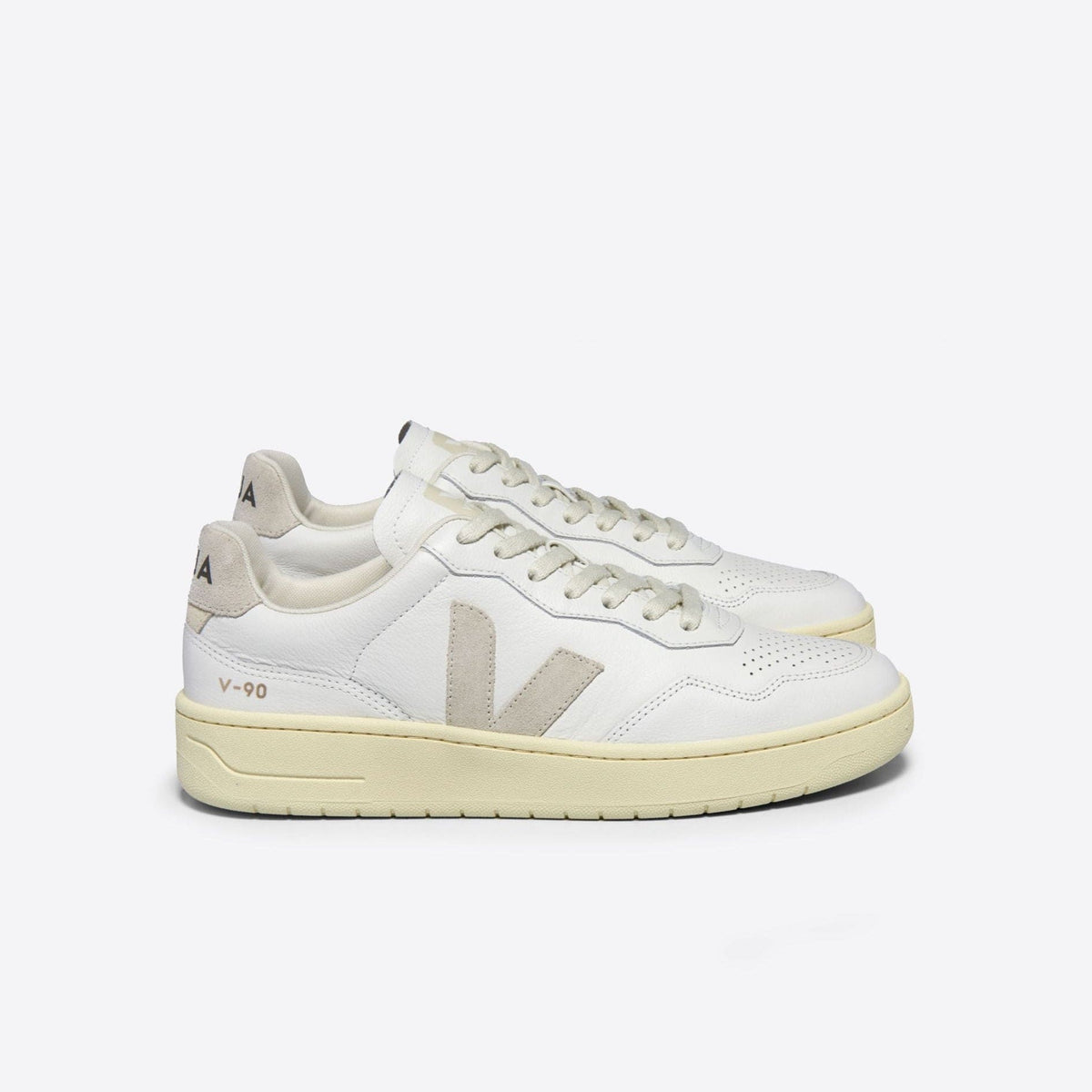 VEJA V-10 CWL Trainers in Full White